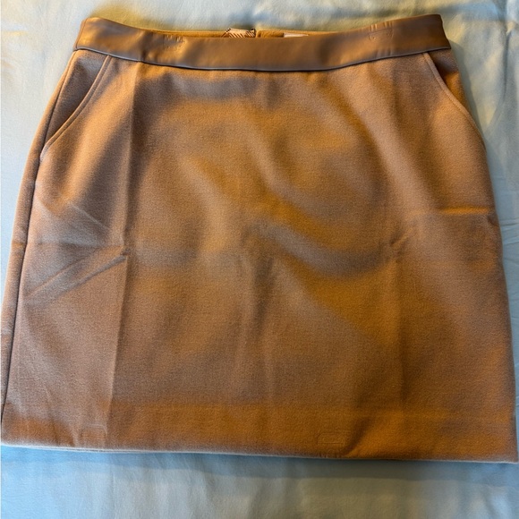 Cabi Heritage Skirt. Camel. Size 16 - Picture 3 of 7